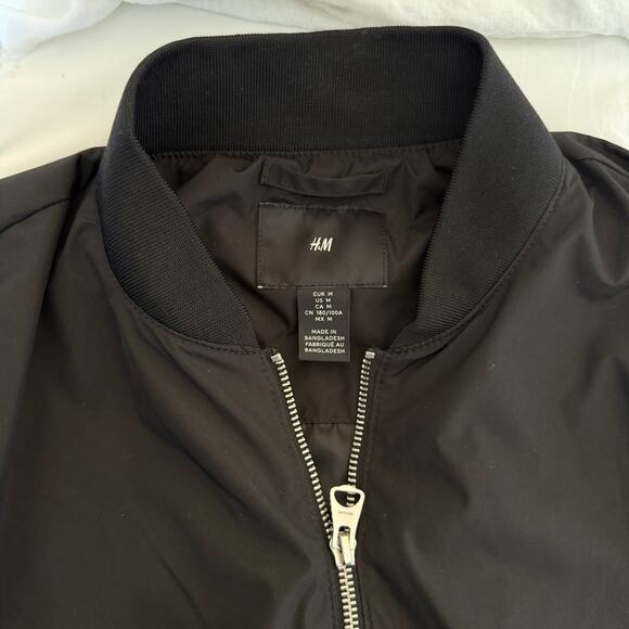 Men's H&M, Nylon, LIned, Bomber Jacket, Black Size M, EUC - Picture 3 of 5